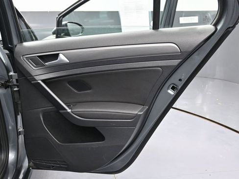 Used 2021 Volkswagen Golf 4-Door image 36