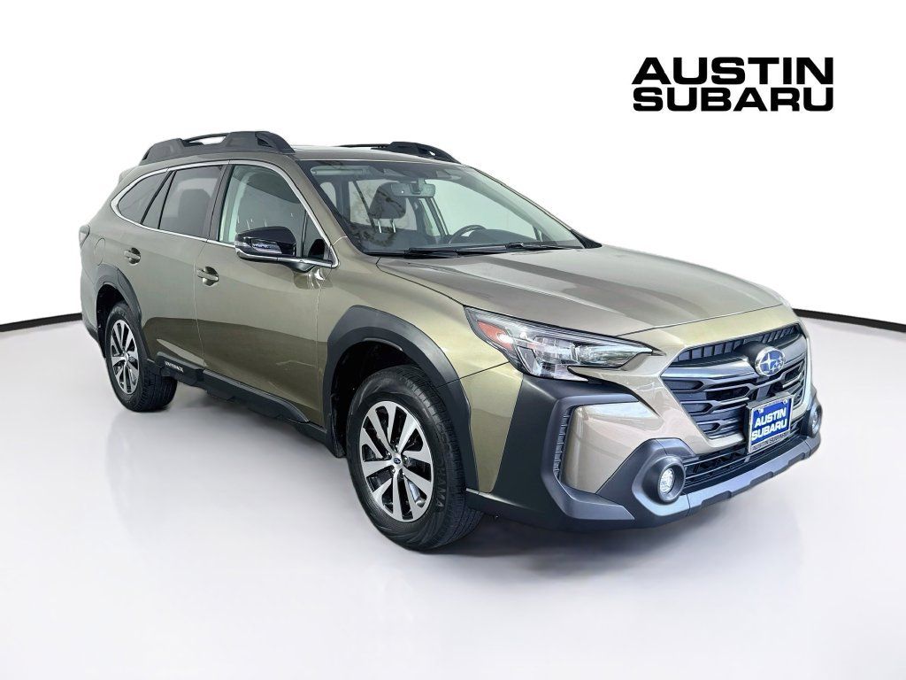 Used 2025 Subaru Outback Premium AWD/4WD image 1