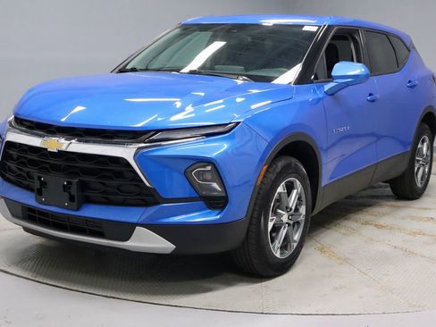Used 2025 Chevrolet Blazer LT FWD image 9
