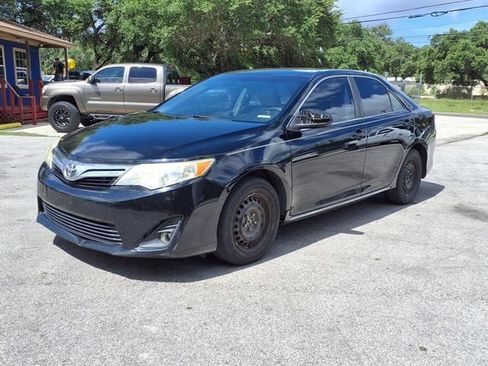 Used 2014 Toyota Camry LE FWD image 3