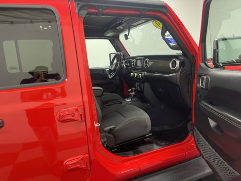 Used 2019 Jeep Wrangler Unlimited Sahara image 26