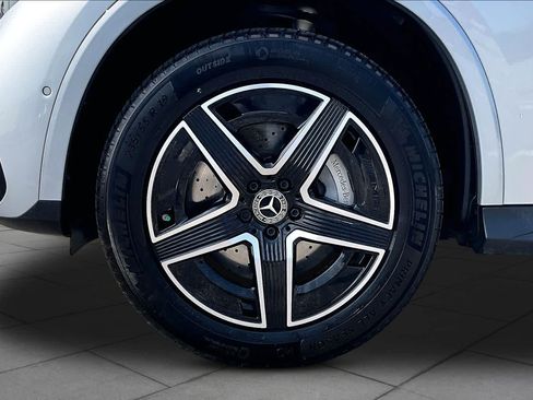 Used 2025 Mercedes-Benz GLC 300 image 11