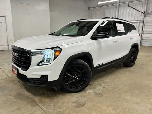 Used 2024 GMC Terrain SLT w/ Elevation Edition AWD/4WD image 3