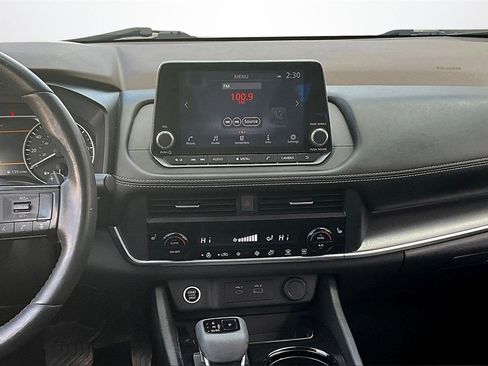 Used 2023 Nissan Rogue SV image 9