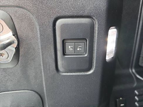 Used 2023 Land Rover Defender 110 S AWD/4WD image 13