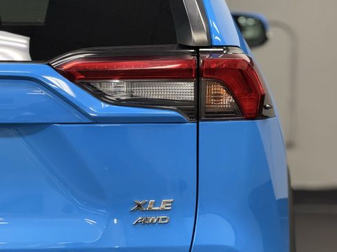 Used 2021 Toyota RAV4 XLE image 11