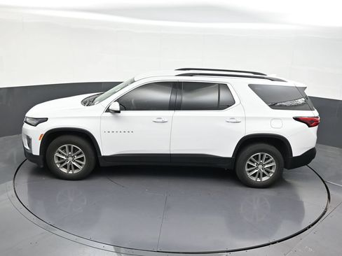 Used 2023 Chevrolet Traverse LT FWD image 16