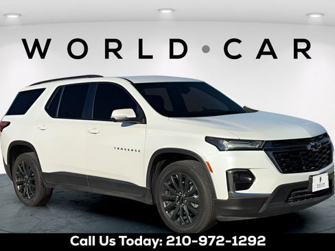 Used 2023 Chevrolet Traverse RS FWD image 1