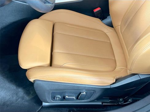 Certified 2024 BMW 330i xDrive Sedan w/ Convenience Package image 18