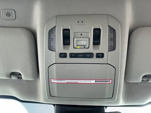 Used 2023 Toyota Highlander XLE AWD/4WD image 16