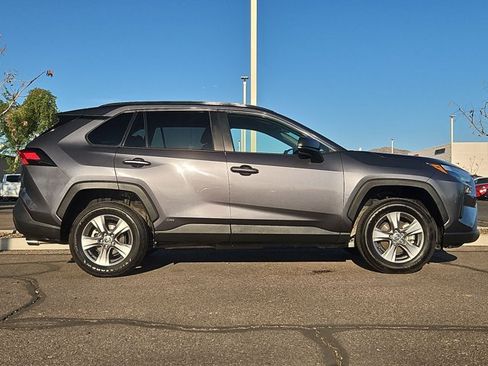 Used 2025 Toyota RAV4 LE AWD/4WD image 4