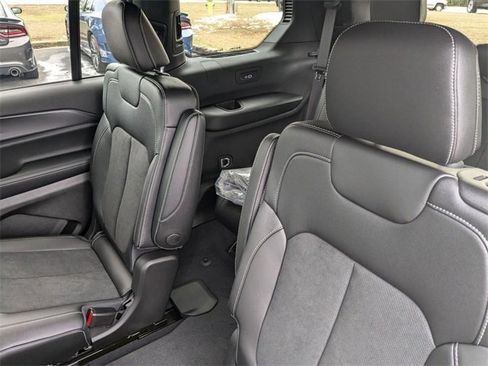 New 2024 Jeep Grand Cherokee L Laredo image 36