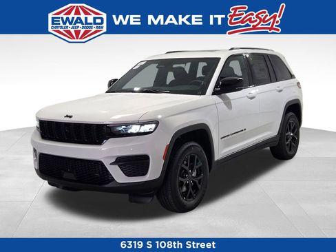 New 2025 Jeep Grand Cherokee Altitude image 17