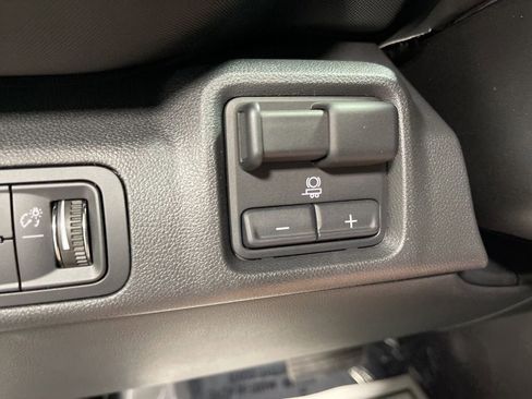 New 2025 Chevrolet Silverado EV LT image 28