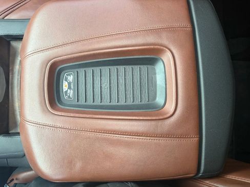 Used 2019 Cadillac Escalade Luxury image 32