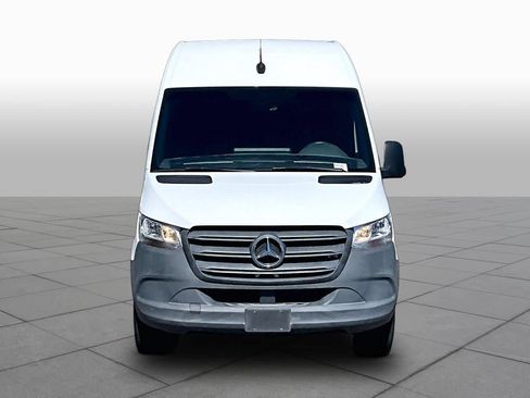 Used 2021 Mercedes-Benz Sprinter 2500 image 4