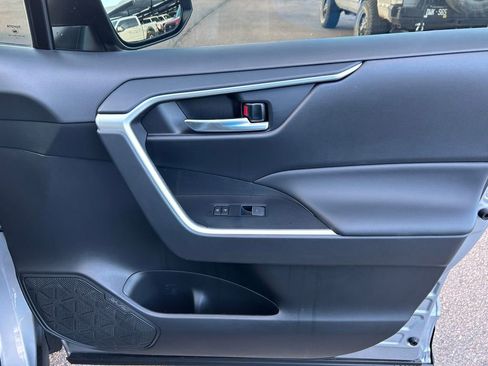 Used 2025 Toyota RAV4 XLE Premium image 33