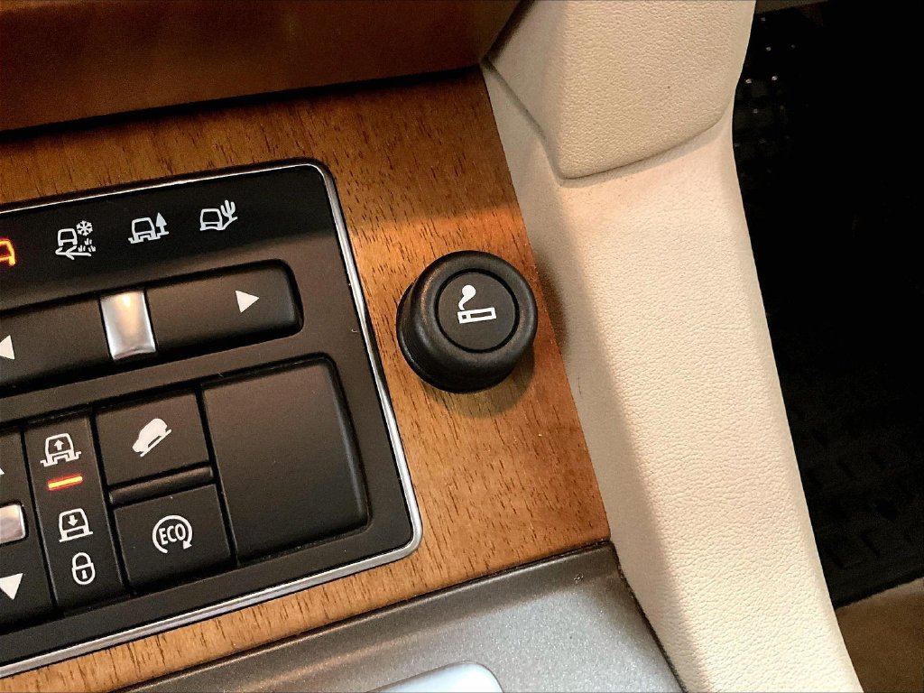 Used 2016 Land Rover LR4 HSE AWD/4WD image 16