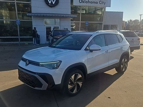 New 2026 Volkswagen Taos SE AWD/4WD image 1