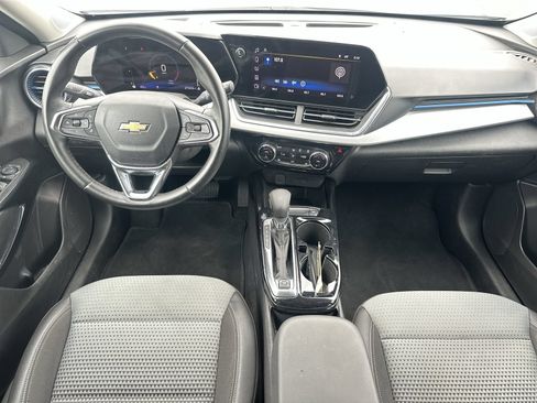 Used 2025 Chevrolet Trax LT w/ LT Convenience Package FWD image 18