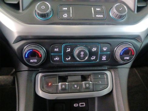 Used 2023 GMC Acadia SLE image 23