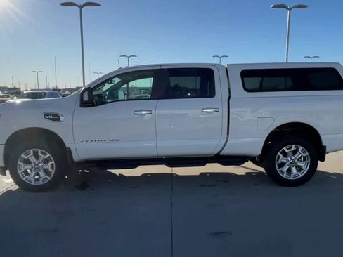 Used 2021 Nissan Titan SV w/ SV Convenience Package AWD/4WD image 5
