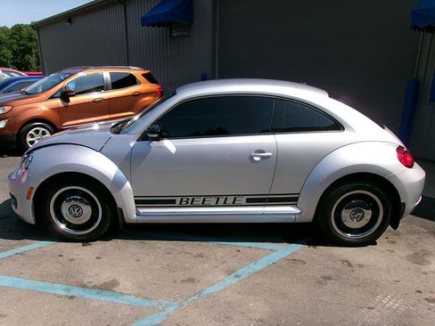 Used 2012 Volkswagen Beetle 2.5 image 5