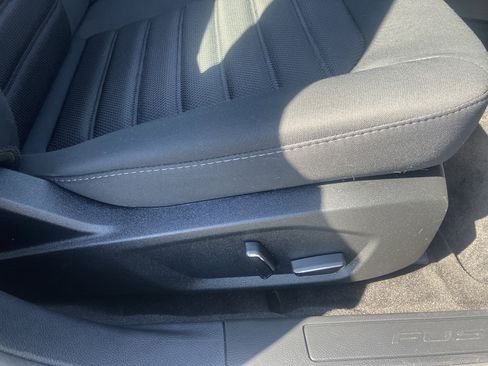 Used 2019 Ford Fusion SE FWD image 11