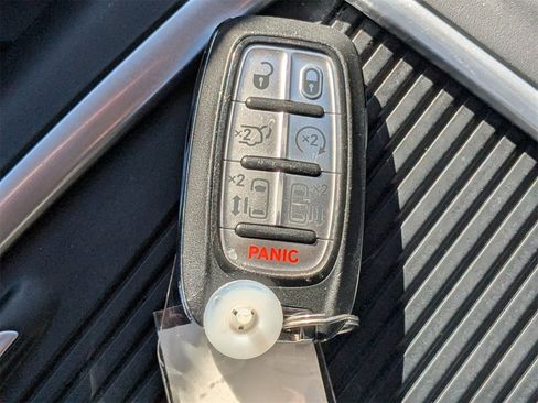 Used 2024 Chrysler Pacifica Touring-L image 33