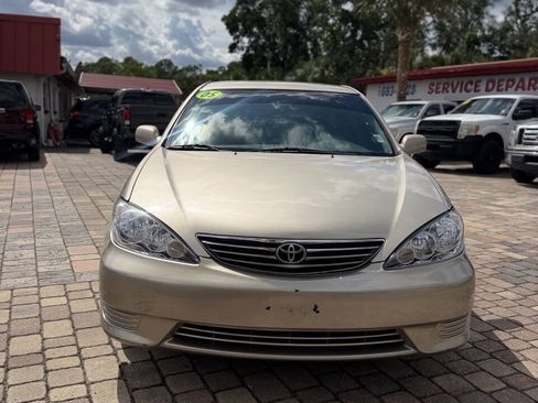Used 2005 Toyota Camry LE FWD image 1