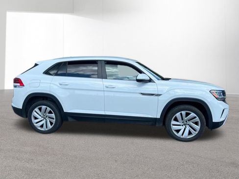Used 2020 Volkswagen Atlas Cross Sport SE w/ Panoramic Sunroof Package AWD/4WD image 2
