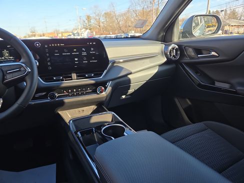 Used 2025 Chevrolet Equinox LT image 22