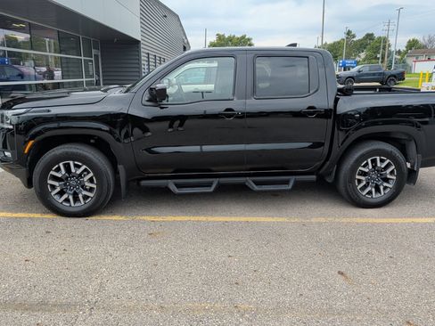 Used 2025 Nissan Frontier SL AWD/4WD image 3
