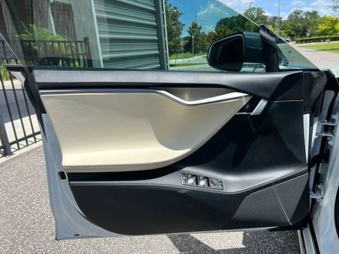 Used 2020 Tesla Model S AWD image 19