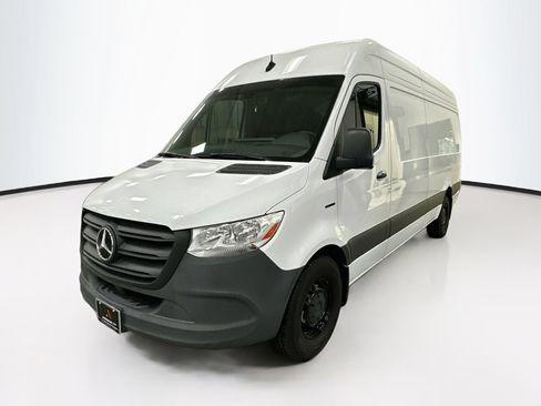 Used 2024 Mercedes-Benz eSprinter 170 Cargo image 3