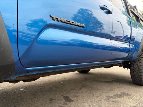 Used 2017 Toyota Tacoma TRD Off-Road w/ Tow Package AWD/4WD image 14