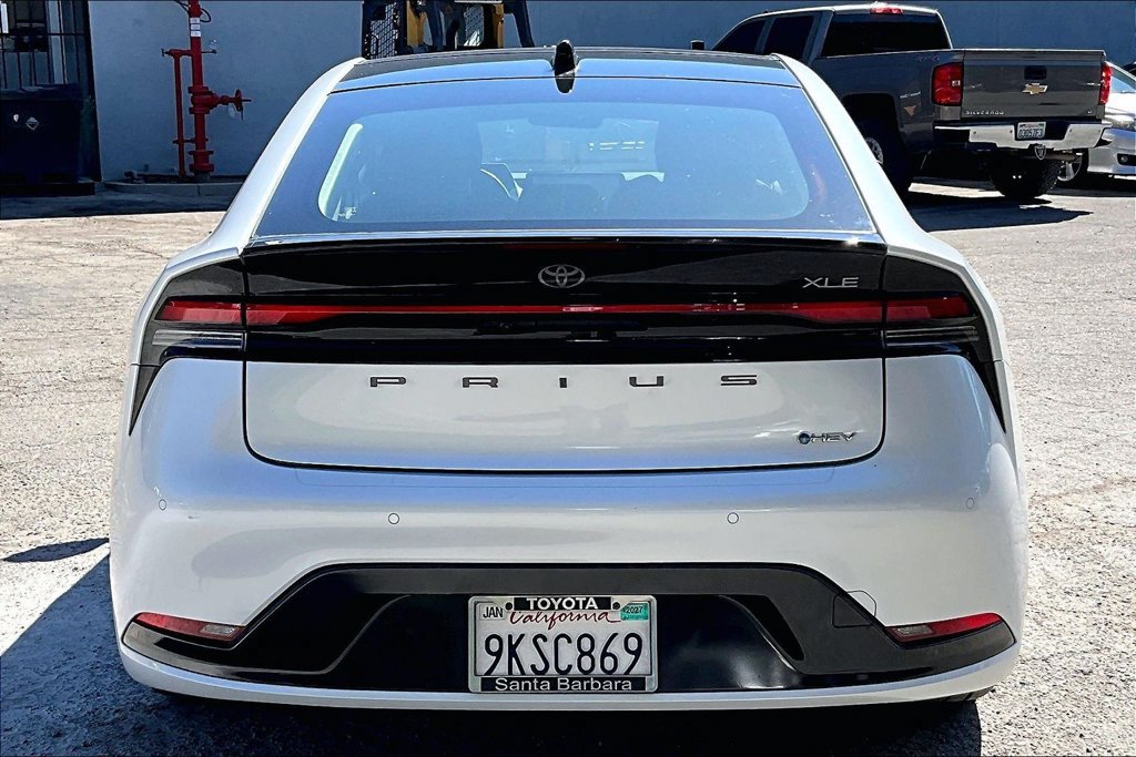 Used 2024 Toyota Prius XLE FWD image 5