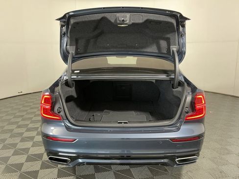 Used 2022 Volvo S60 B5 Inscription image 28