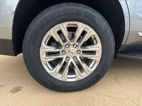 Used 2022 GMC Yukon SLT w/ SLT Luxury Package AWD/4WD image 31