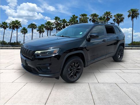 Used 2023 Jeep Cherokee Altitude Lux AWD/4WD image 3