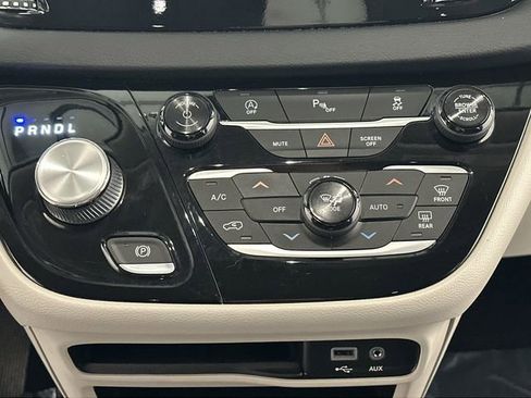 Used 2018 Chrysler Pacifica Touring Plus w/ Tire & Wheel Group image 15