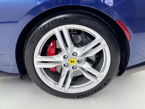 Used 2020 Ferrari Portofino image 6