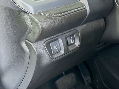 Used 2023 GMC Acadia SLE w/ Elevation Edition FWD image 10