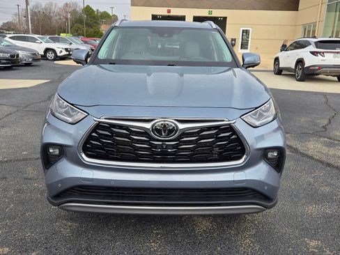 Used 2024 Toyota Highlander Platinum image 2