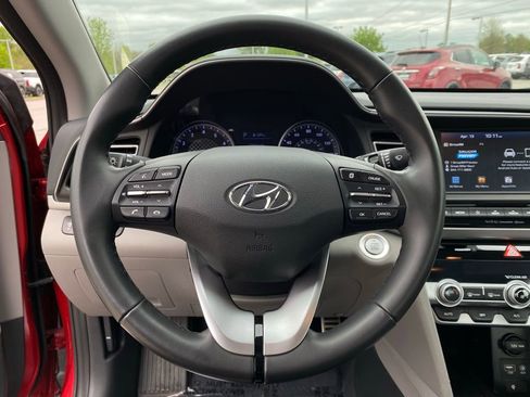 Used 2020 Hyundai Elantra Limited FWD image 13