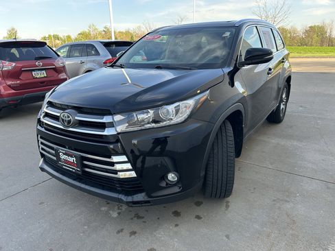 Used 2019 Toyota Highlander Limited Platinum AWD/4WD image 3