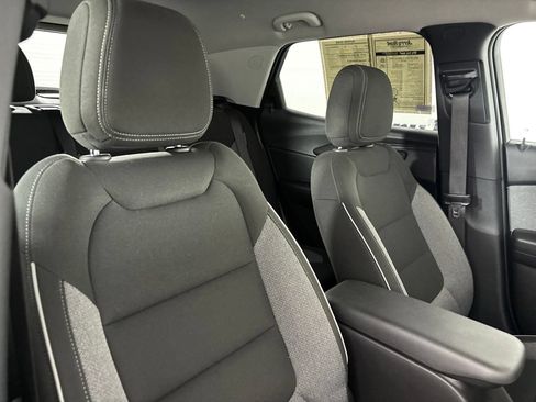 Used 2025 Chevrolet TrailBlazer LT AWD/4WD image 27