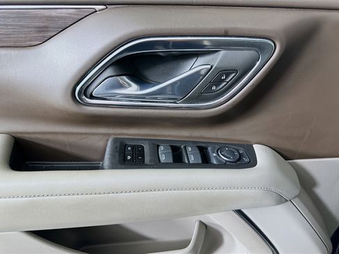 Used 2024 Chevrolet Suburban LT image 15