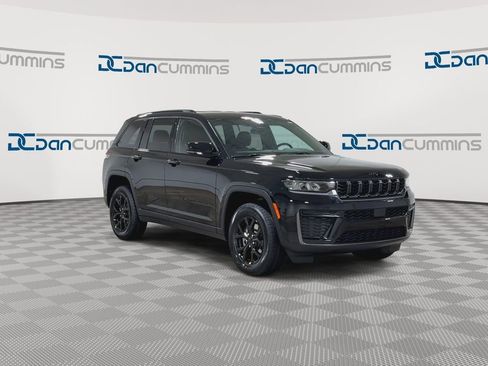 New 2026 Jeep Grand Cherokee 4WD image 3