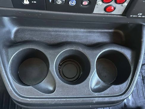 Used 2017 Chevrolet Express 2500 RWD image 30